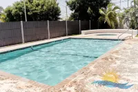 3BDR Condo, WIFI, Balcony, Parking, Pool, AC, 2 min from the Beach - Pools