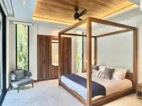 Luxury Architectural Gem in the Jungle - 5 Bdrms - Lots of Wildlife