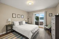 Oceanfront 3 Bed: Private Beach and Dock Access, Hot Tub , BBQ & Free Kayaks!