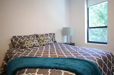 Luxury Spacious SkyLine View-Parking-Free Wine Hotels in 