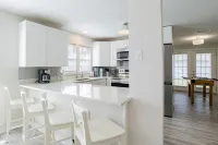House in Mobile Newly Renovated! Quiet street & centrally located to interstate!