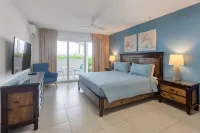 Maho Beach House - Spacious 1 Bedroom Suite