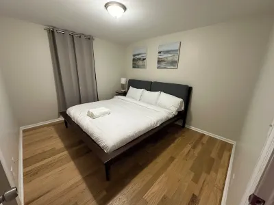 Spacious 3-bedroom apartment with WiFi, AC in amazing Newark