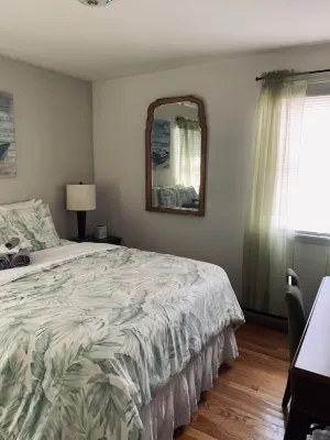 3 Bedroom house, sleeps 12, with out traffic 2 Miles from Ocean City Boardwalk.