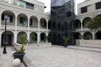 Charming Colonial Flat in historic building