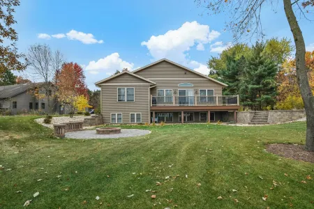 Brand New 2021 4 BR + den Lake House minutes to world class golf.