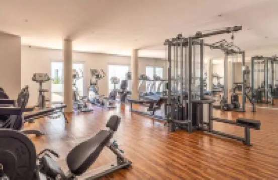 Modern 2-bedroom apartment in amazing Cabo San Lucas w/ hot tub, pool and Gym