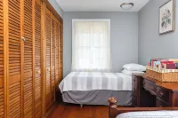 Spacious 4-bedroom vacation home steps to Keuka Lake