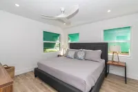 The Cayman Condo @ Coconut Bay - Island vibes, ocean views, diving & beaches...