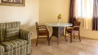 The Hamlet Suites - Bright and spacious Studio Apartment 1