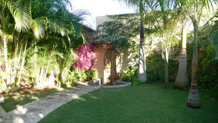 Contemporary Villa in Lush,Tropical, Private Paradise