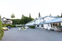 Ocean Crest Motel Hotels in Qualicum Beach