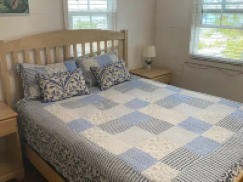 Pa Willie’s - Locally owned historic cottage conveniently located with dock. Hotels in Elbow Cay