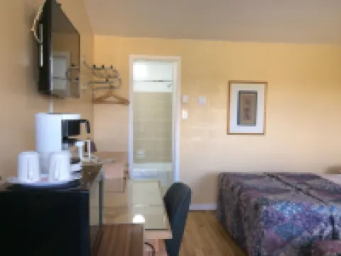 Lion Motel Hotels in Stormont, Dundas and Glengarry United Counties