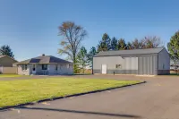 Private Patios & Sunset Views: Francesville Home Hotels in Pulaski County