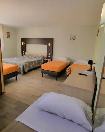 Hôtel Azur Saint Junien Cit'Hotel Отели в г. Шайяк-Сюр-Вьен