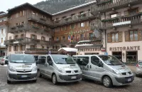 Hotel Alla Posta - Famiglia Pra Dal 1866 a Caprile - 주차장