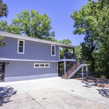 Happy Hideaway 4 Bedroom Home by Redawning