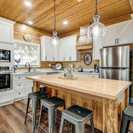 Furnished Deck + Views: Rural Schulenburg Retreat