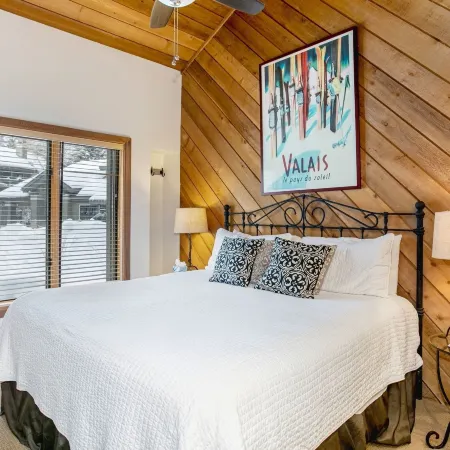 82 Ridgepoint 3 Bedroom Townhouse by RedAwning