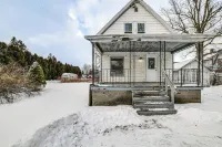 Near Hiking & Skiing: Cozy Home in Cortland! - Homestays