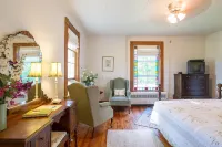 The Cottonwood Inn B&B - parking