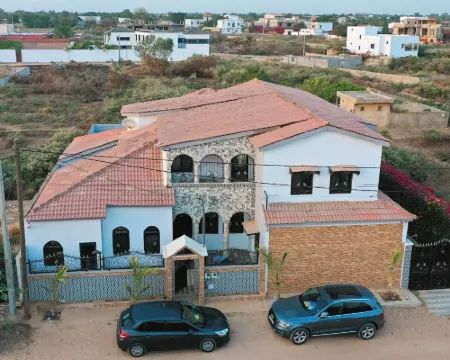 克爾阿迪亞納 薩利 伯土達爾酒店