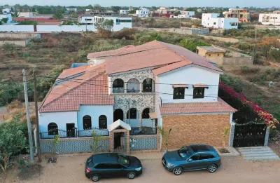 Keur Adiana Отели в г. 