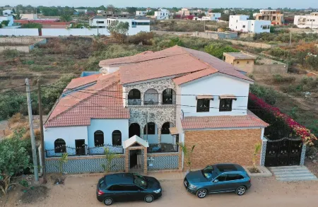 Keur Adiana Отели в г. Сали