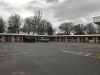Paintbrush Motel - parking