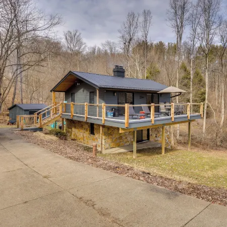 1 Mi to Marina: Cabin w/ Views Near Atwood Lake!