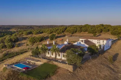 Herdade do Vau Hotels in Quintos