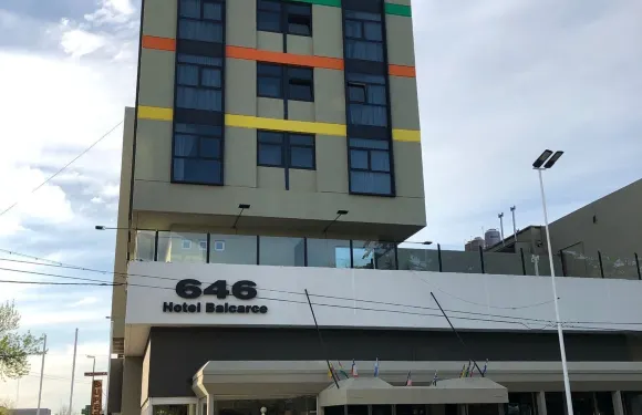 巴爾卡塞646酒店