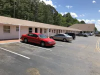 Budget Inn - parking