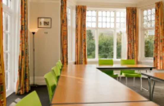 โฮสเทล วายเอชเอ ราเวนสตอร์