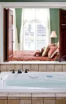 Colonial Inn - Hot Tub