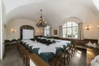 Gutshotel Odelzhausen Hotels in Odelzhausen
