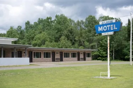 Three Lakes Motel Отели в г. Мичигамм Тауншип