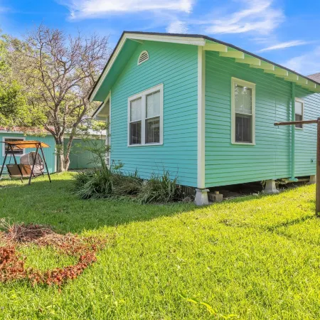 Retro Revival With Modern Luxury 3 Bedroom Home