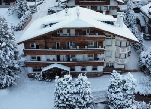 Hotel Garni Concordia - Dolomites Home