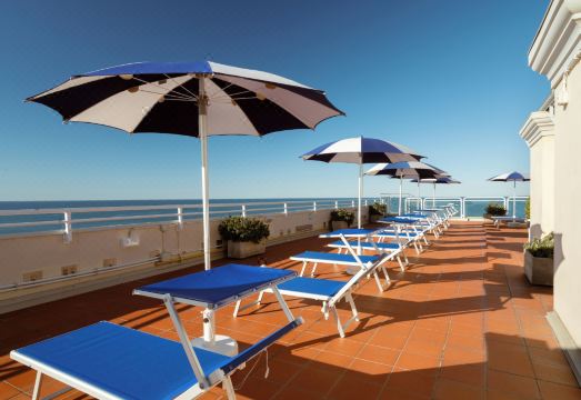 그랜드 호텔 아스토리아 건물 전경