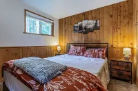 Riverfront Cabin w/Hot Tub : Near Mt. Rainier Sunrise entrance Hotels in Greenwater