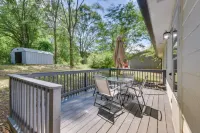 Pet-Friendly Athens Stay, Sanford Stadium 3 Mi - Kitchens