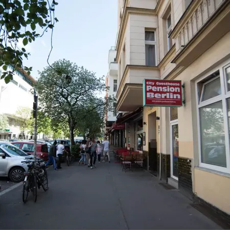 City Guesthouse Pension Berlin Отели рядом с достопримечательностью «Гезундбруннен»