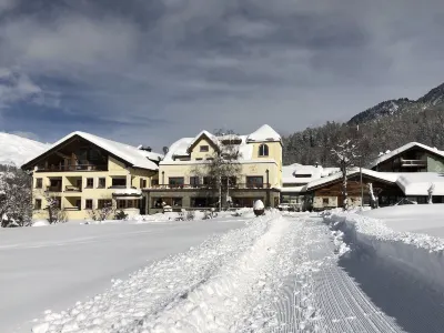هوتل بيلافيستا Hotels near Lej Nair