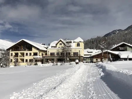 Hotel Bellavista Отели в г. Сильваплана