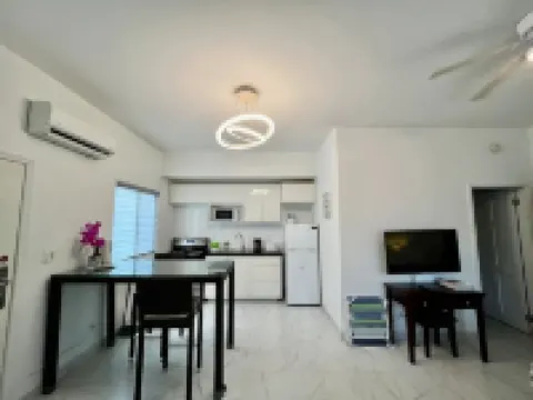 Cozy studio on Venetian Road