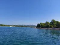 New vacation home with 2 terraces, right by the sea - a dream surrounded by forest