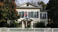 Millhouse Inn Hotels in Quincy