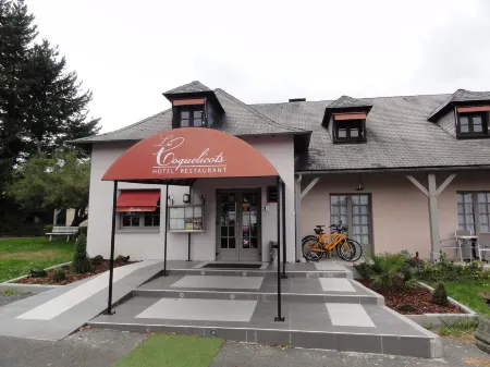 Hôtel Restaurant les Coquelicots the Originals Relais Отели в г. Сен-Сир-ла-Рош